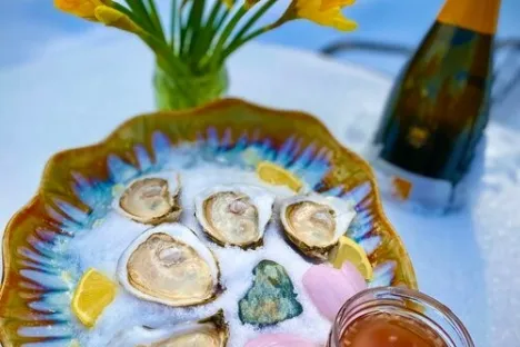 a plate topped with a vase of flowers on a table